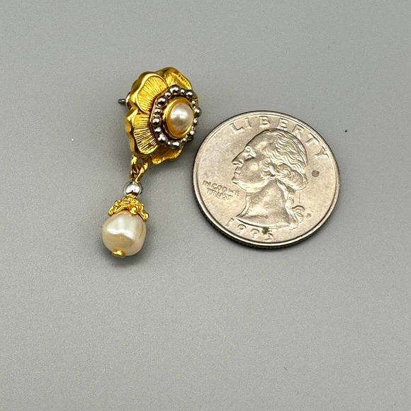 LIZ CLAIBORNE Gold-Tone Faux Pearl Flower Dangle Drop Pierced Earrings EUC - Picture 6 of 7